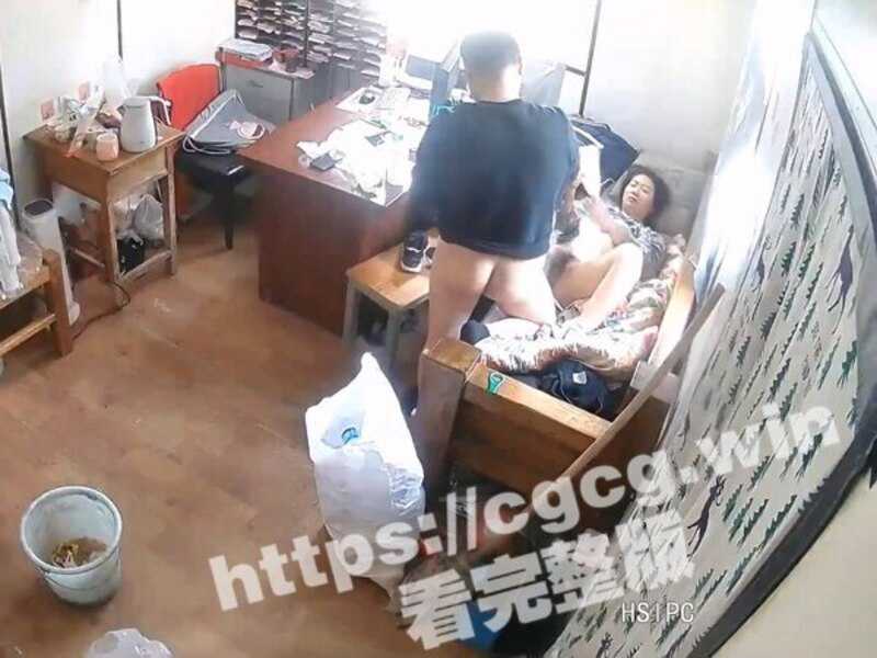 黑客破解摄像头 美少妇欠网贷无奈上财务公司办公室 无套肉偿还利息-51吃瓜网