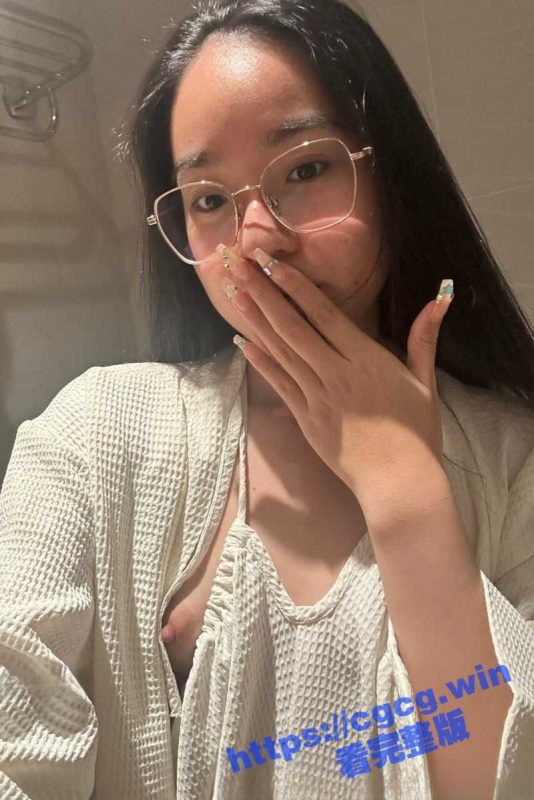 香港椒乳网红眼镜妹 mely 与男友居家性爱私拍 脸穴同框 乘骑位肥臀很有视觉冲击力！-51吃瓜网