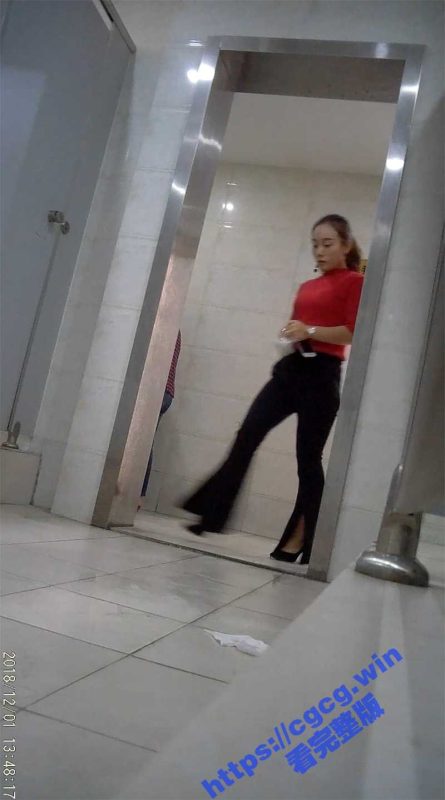 健身房厕拍！初心健身工作室的妹子们的和私人女教练 经常健身锻炼的逼那是Q弹无比！-51吃瓜网