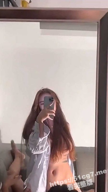高颜值巨乳女友 在家爱爱自拍 舔逼 无套输出 这对大灯真晃眼 大奶子大乳晕太诱人了！-51吃瓜网
