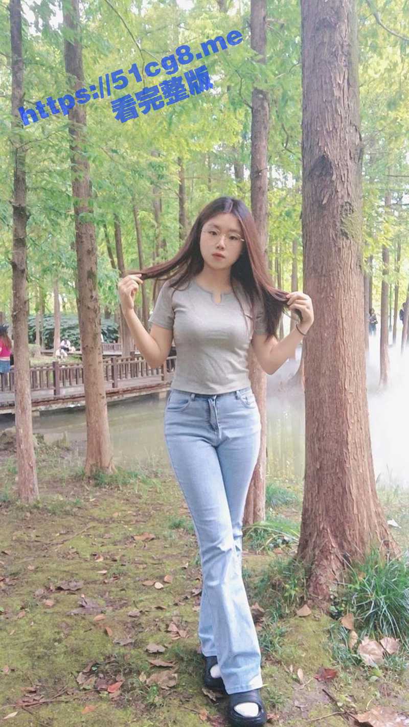 瓜友分享约操的眼镜学生妹！在她们学校操场上的小隔间做爱 玩换妻染上了病 等好了继续征战！ - 51吃瓜网-51吃瓜网