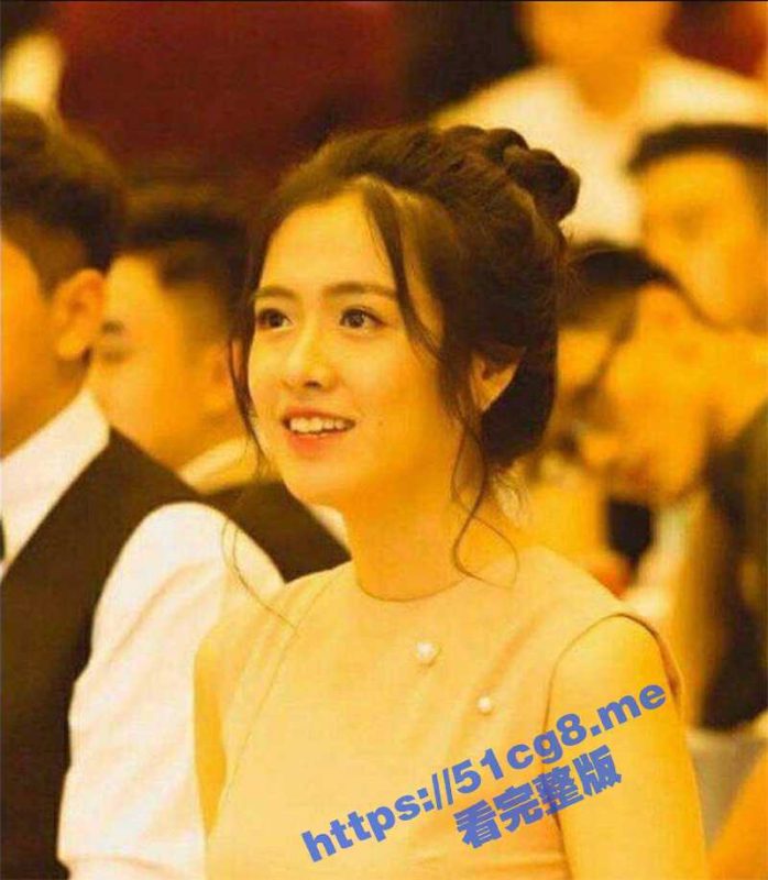 越南美女检察官 与男友自拍泄密流出！越南妹是真的骚啊！-51吃瓜网