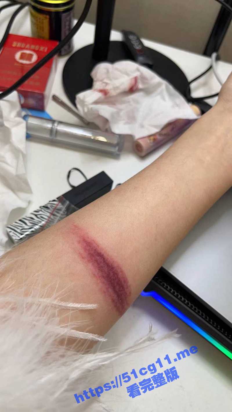 汕头美女直播打PK输了虐待自己 这受虐倾向太明显了！ - 51吃瓜网-51吃瓜网