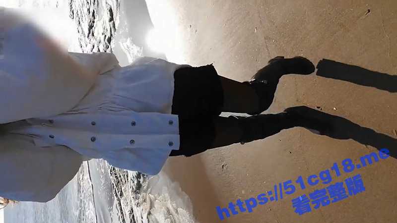 小情侣海滩激情野战！脱掉内裤翘美臀后入 直接无套插入爆操 跪舔口爆 真实有趣！ - 51吃瓜网-51吃瓜网