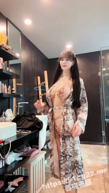 秀人网 高颜值 极品美乳野模女神 朱可儿 大尺度丝袜吊带装 微露三点 写真花絮-51吃瓜网