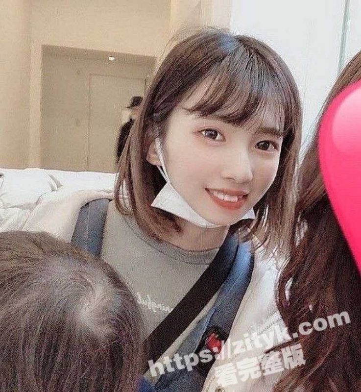 超卡哇伊的粉嫩樱花妹 手拿按摩棒自慰视频发给男友看 分手后遭渣男泄密！-51吃瓜网