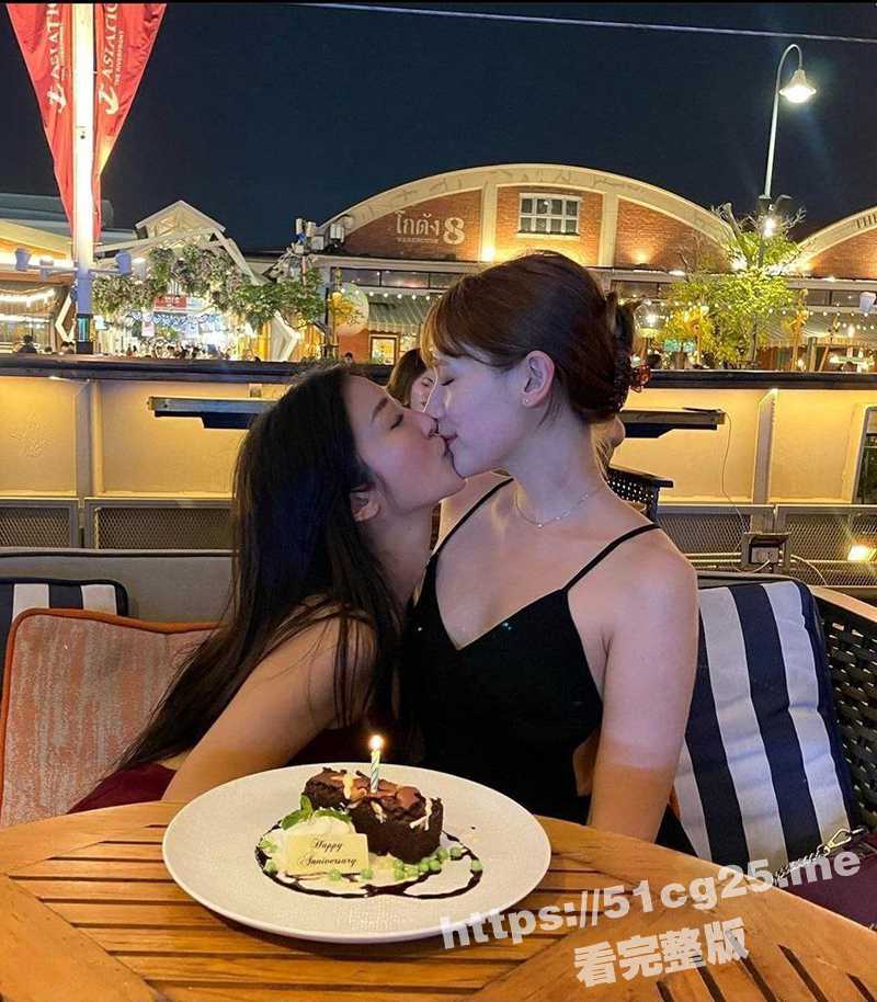 极品白嫩大屁股姐妹花 约外国大屌帅哥玩三P 无套口爆内射风骚无比 - 51吃瓜网-51吃瓜网