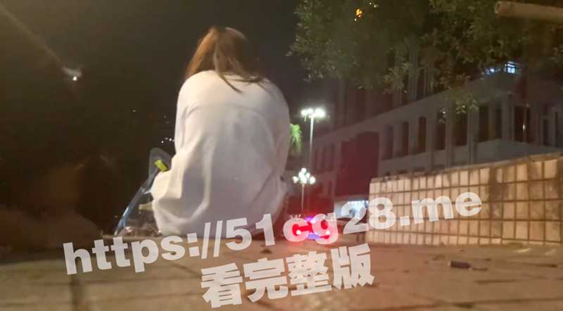 杭州惊现变态男狗奴 索要女大学生口水 吸干后跪地磕头拜谢！-51吃瓜网