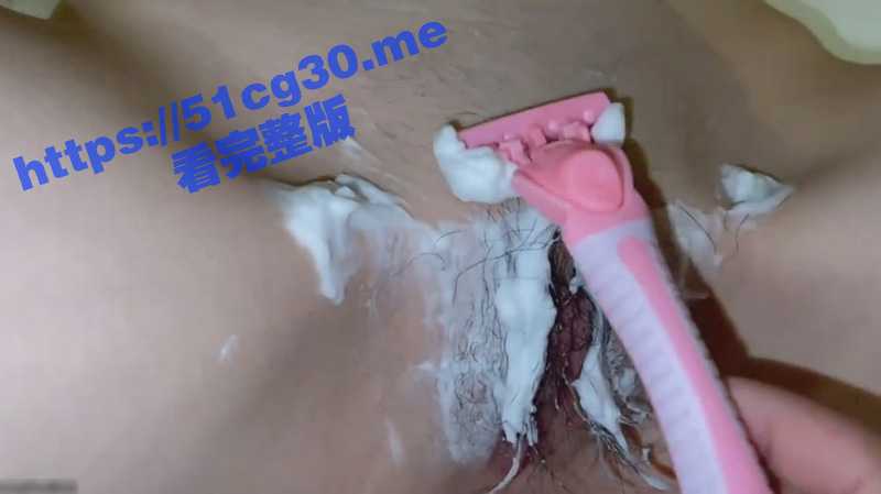又一个嫩穴被收割了！嫩逼专业户 唐伯虎 约战顶级高三学妹 先刮B毛再操粉嫩的小肉洞！ - 51吃瓜网-51吃瓜网