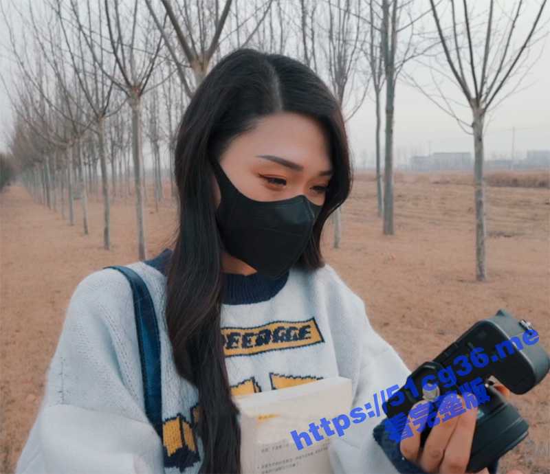 在大学附近街拍美女 结果竟是钓鱼摄影师 JK美女被骗回家 差点被无套内射-51吃瓜网