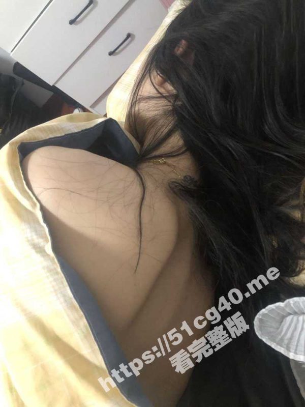 母子乱伦!老爸不在家 陪36岁年轻后妈做完瑜伽 忍不住把我的小后妈抱到了老爸婚房大床 无套内射继母-51吃瓜网