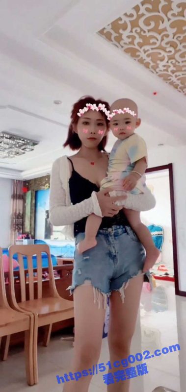 潮汕已婚人妻反差婊 给网友跳裸舞加吃鸡潮喷 被老公看到手机偷情视频 反手曝光这母狗！-51吃瓜网