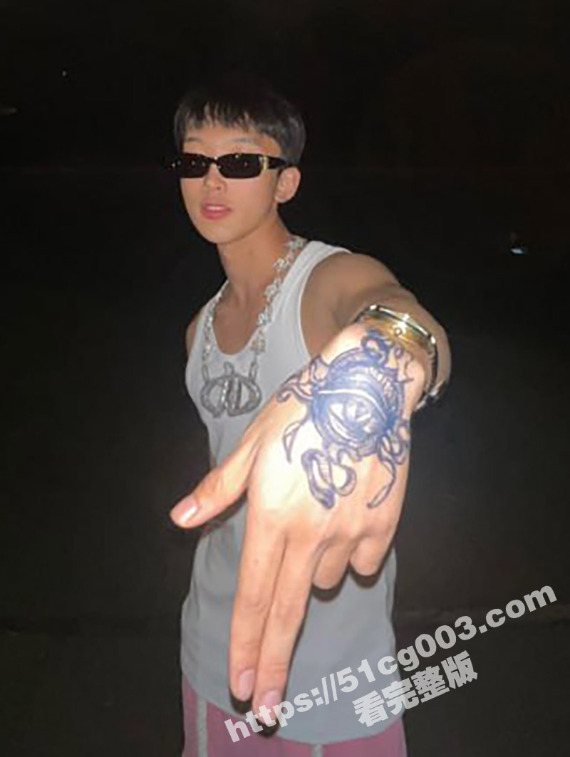 健身肌肉男探探约炮极品小母狗 男友去当兵了自己饥渴难耐 被踩着头抠逼 - 51吃瓜网-51吃瓜网