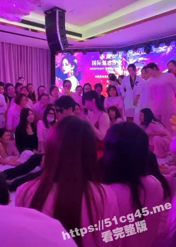 性爱公开课大讲解！成群结队的美女在课堂上细心聆听着日本女优老师的讲解！-51吃瓜网