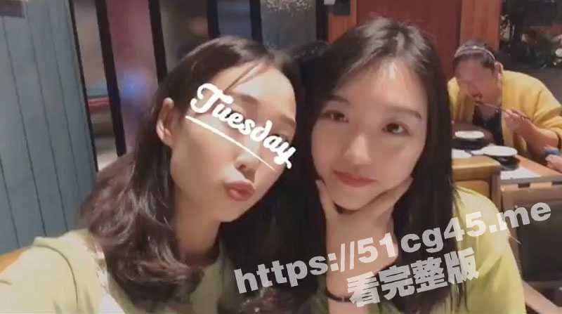 反差婊学生妹 闵闵 被包养的金主爸爸将自拍小视频外流！粉嫩鲍鱼被假鸡巴操出大量白浆！-51吃瓜网