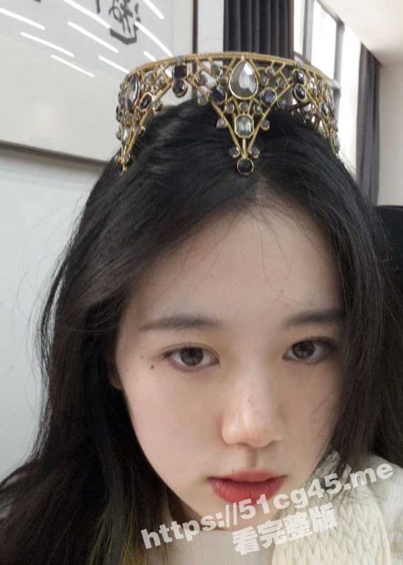 网调川西的高颜值反差妹子 颜值还算不错 很闷骚 自慰的时候水很多！-51吃瓜网