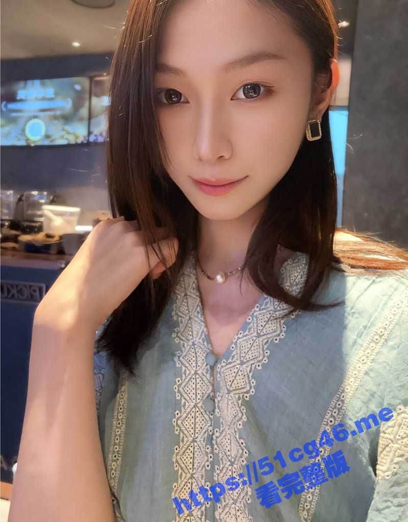 清纯精致小美女 对着摄像头轻柔口交 360°无死角舔龟头 做爱的时候比较害羞 一直捂着脸 一看就是新手！ - 51吃瓜网-51吃瓜网