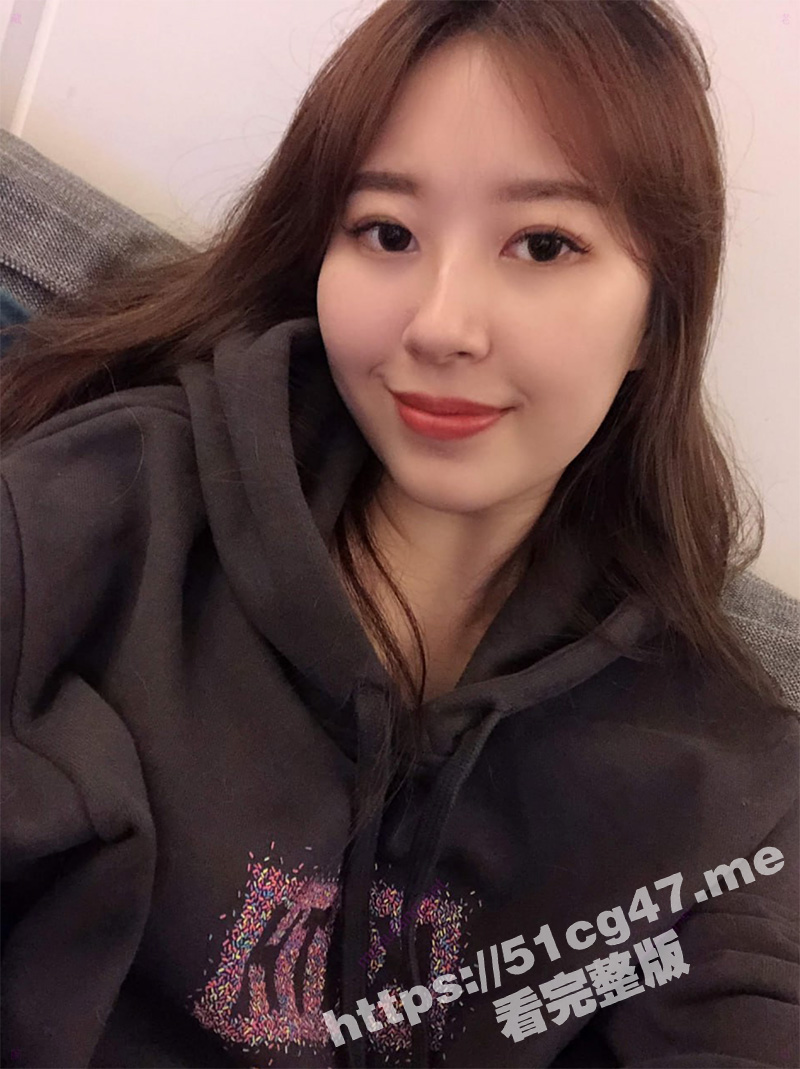 反差婊情侣泄密!表面乖乖女背地里拿着假阳具炫耀 舔鸡巴时口技十分娴熟 还被干出姨妈血! - 51吃瓜网-51吃瓜网