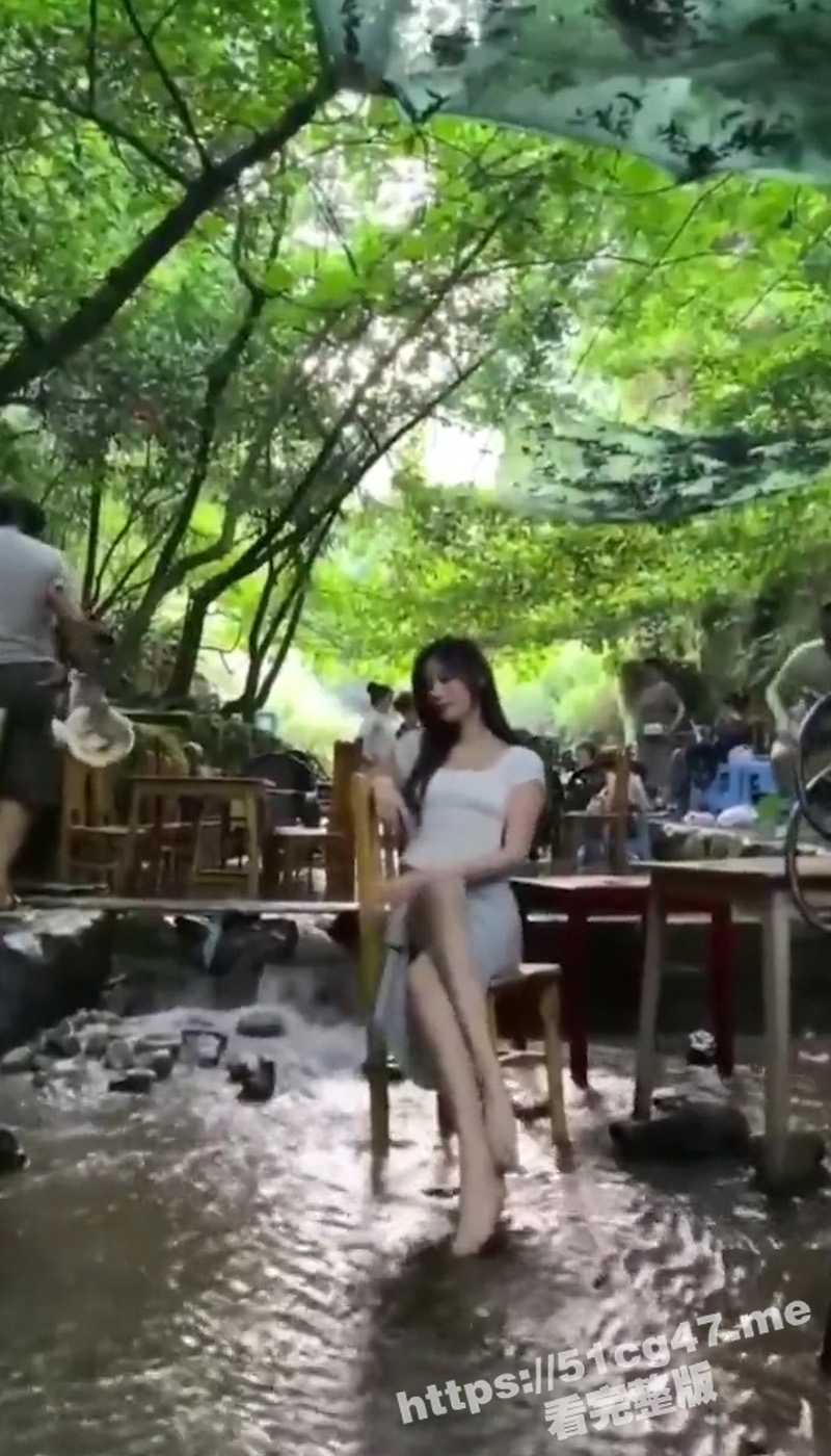 秀人网嫩模 极品骚鸡 阿朱 看那么多户外撒尿的母狗没一个有阿朱那么优雅的 - 51吃瓜网-51吃瓜网