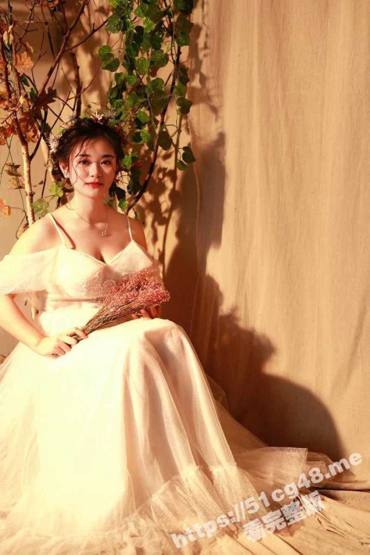 母狗人妻陈燕 和男同事偷情视频曝光 已婚大奶骚货 在公厕被同事干 上班都不穿内裤-51吃瓜网