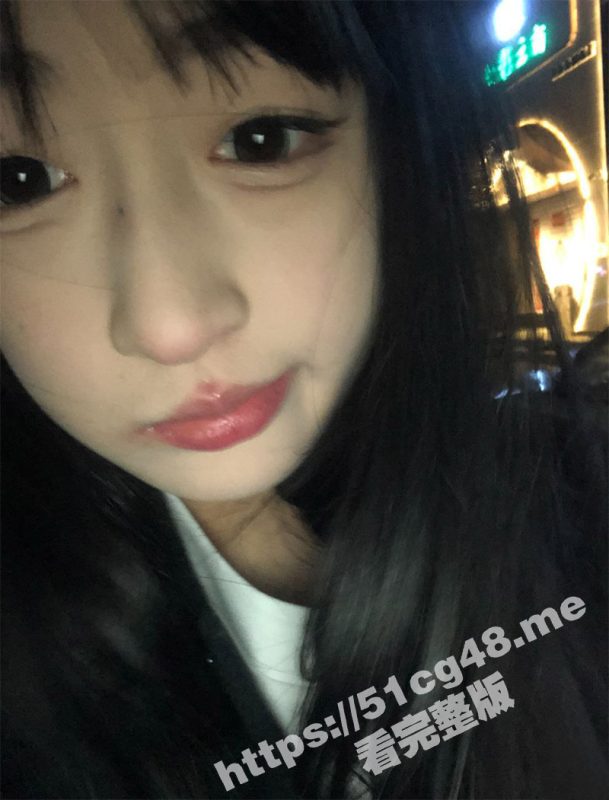 上职高的表姐 今天让我帮她实名游戏的时候 不小心看到她相册里的内容 天呐太震惊了-51吃瓜网