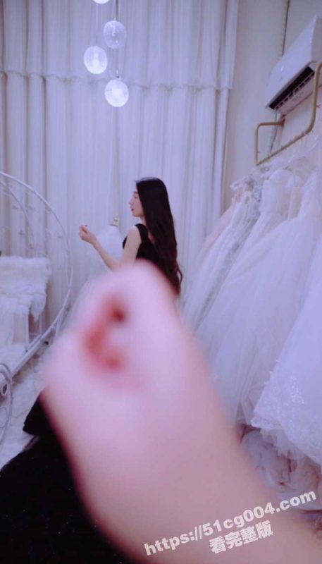 美丽新娘 黑婚纱影楼舞起来 褪下婚纱露出美丽胴体 留下美好瞬间-51吃瓜网