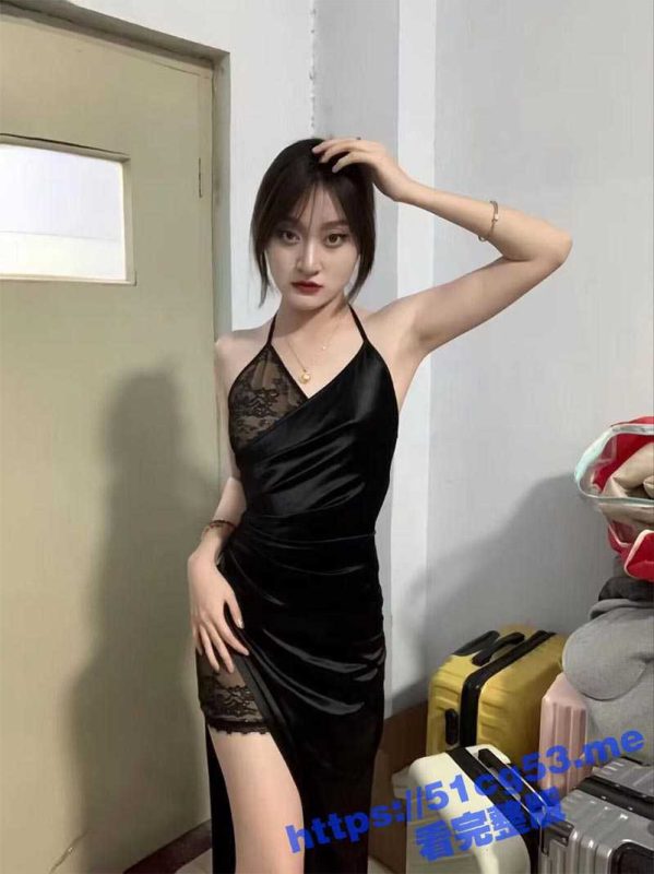 河北邯郸学院大二学妹 李想 长腿性感的反差婊 一天同时约炮多人 出了名的校园公交车-51吃瓜网