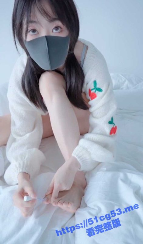 火爆网红 玩偶姐姐HongKongDoll 2024-04-09 会员私信短片 脚膜的美足诱惑!-51吃瓜网