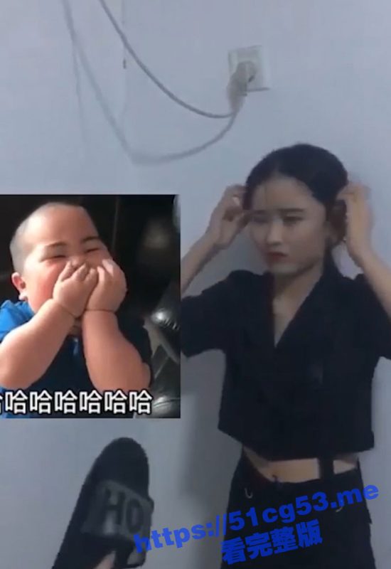 出租屋霸凌！刚参加工作不久的美女实习生 被同宿舍女生用拖鞋抽脸 扒光衣服用衣架插逼！-51吃瓜网