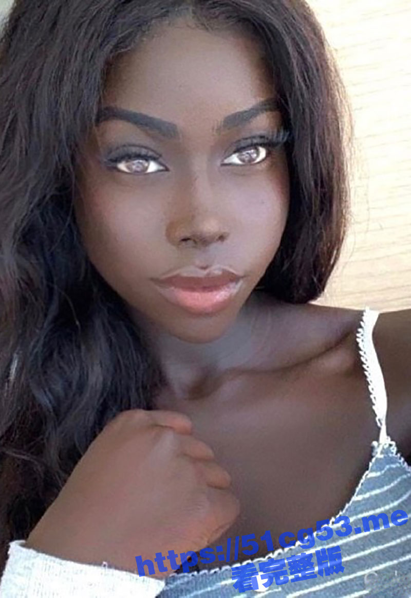 锃光瓦亮的黑珍珠与白人小哥后入爆操!想到黑美人的小穴竟然这么诱人! - 51吃瓜网-51吃瓜网