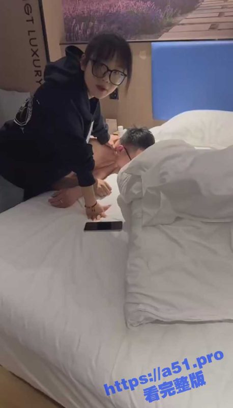 潍坊酒店8203热瓜！美团开房留错电话被女友捉奸的红内裤哥 后续高清完整版视频流出！-51吃瓜网