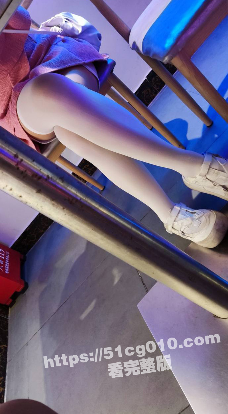 马上高三毕业了 再不把小女友的处破了 恐怕就要被别人先拿一血 妹子疼的哭一直反抗 - 51吃瓜网-51吃瓜网