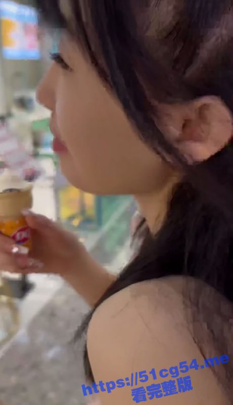 终于拿下00后极品学妹 这白嫩的皮肤加上白丝美腿 谁能顶得住啊 操起来真是太舒服了-51吃瓜网