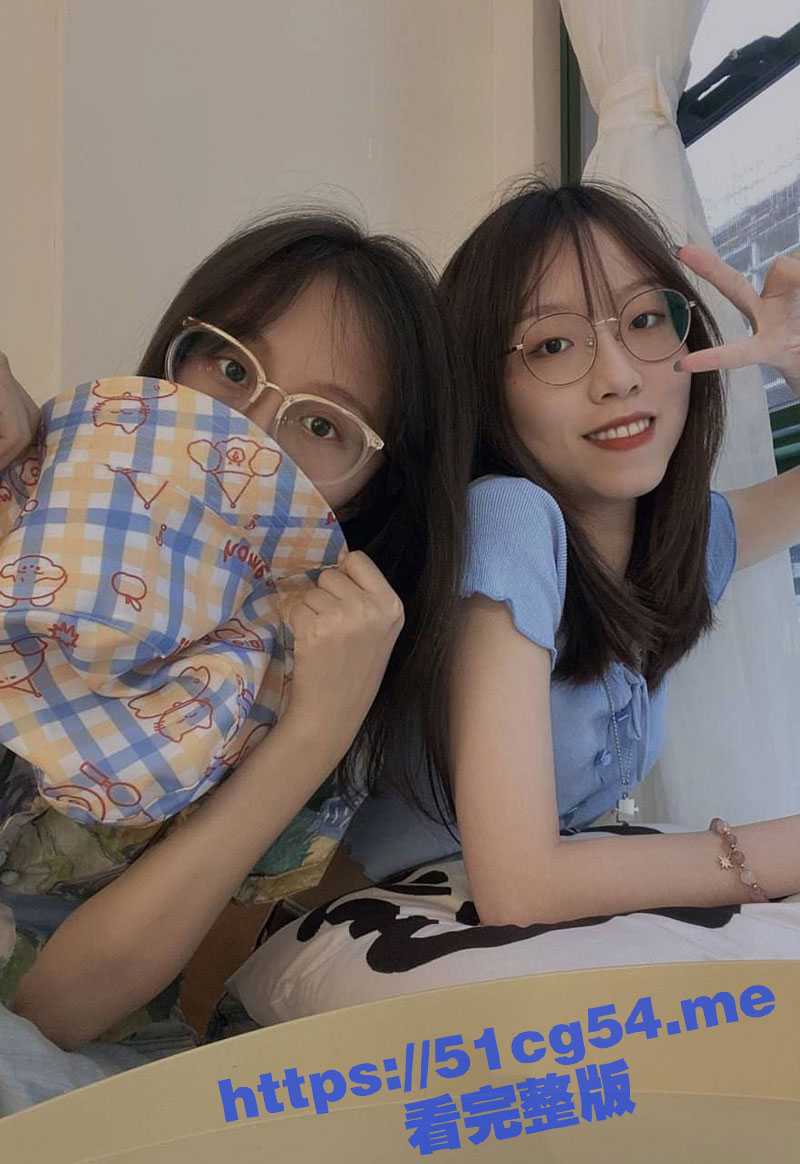 花费两周时间约会 吃饭看电影只花500元就拿下反差眼镜妹 到酒店就迫不及待跪舔肉棒了! - 51吃瓜网-51吃瓜网