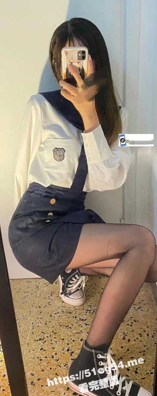 最新真实迷奸！广西桂林大一班花被猥琐男同学迷晕后拖至房间肆意玩弄 插完嫩穴还要剪人家逼毛！-51吃瓜网