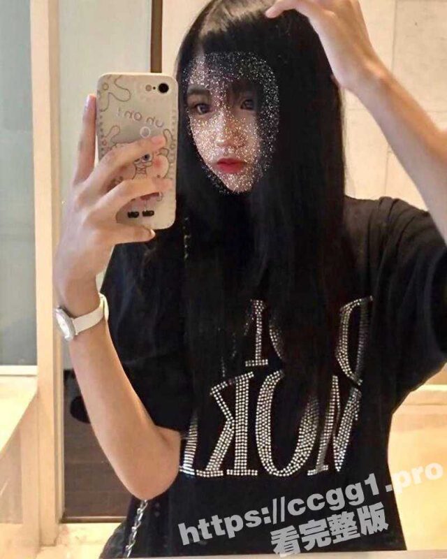 同城认识的黄毛极品精神小妹 这腿是真的长啊 直接约到酒店连饭都没吃 从客厅操到床上 小妹都操虚脱了-51吃瓜网