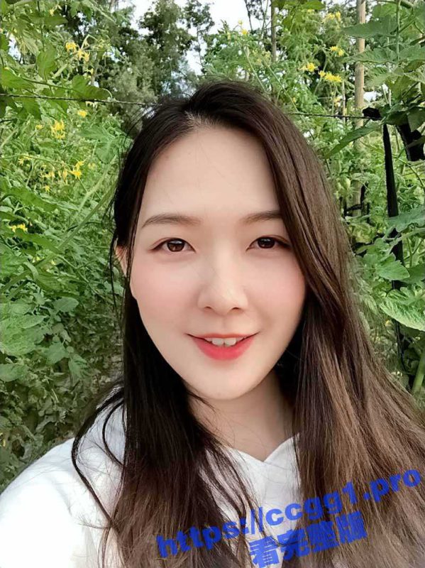 清纯巨乳反差婊 应该是个E罩杯 被纹身肥猪佬各种蹂躏后入爆操 奶子被摇得左晃右晃  淫言淫语不断-51吃瓜网