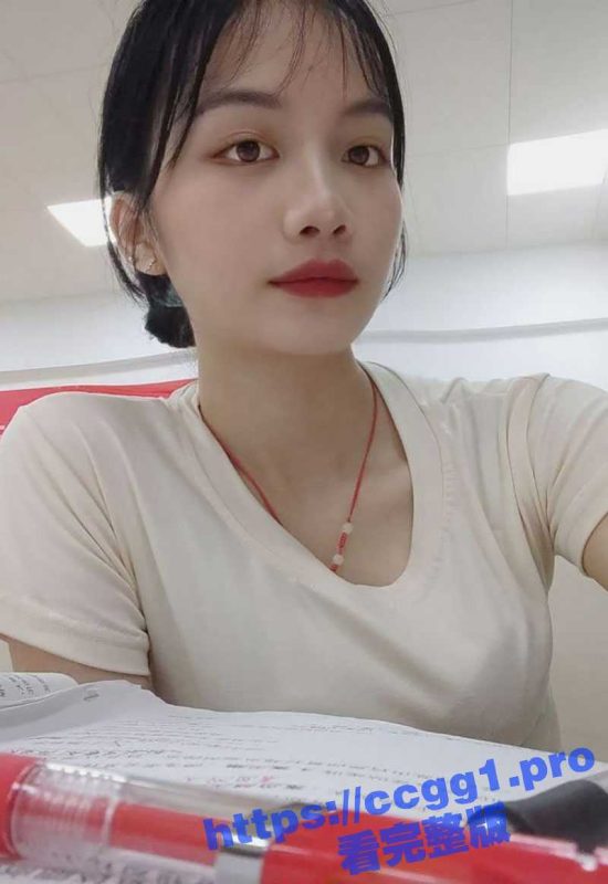 广西玉林卫生学校反差婊 周燕 护士小姐姐献身给炮友疯狂女上位插入 全程露脸才是真的爽！-51吃瓜网