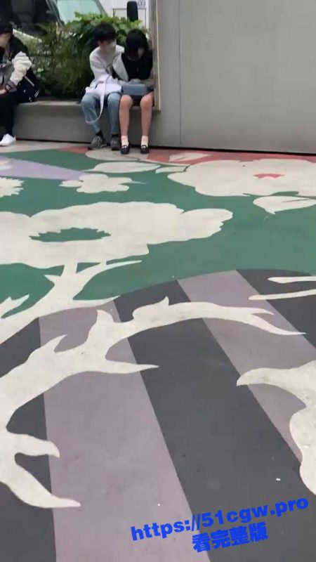 大白天就色色！日本小情侣在候车间狂摸下体 女主娇喘抖动 不停摇头连喊不要了 街头自慰还是小日本强-51吃瓜网