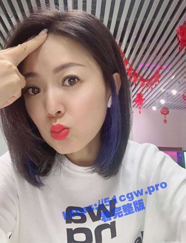 后妈淫荡乱伦生活 貌美后妈骨子里迷乱 天天在家发骚和继子做爱 无套内射不怕怀孕-51吃瓜网