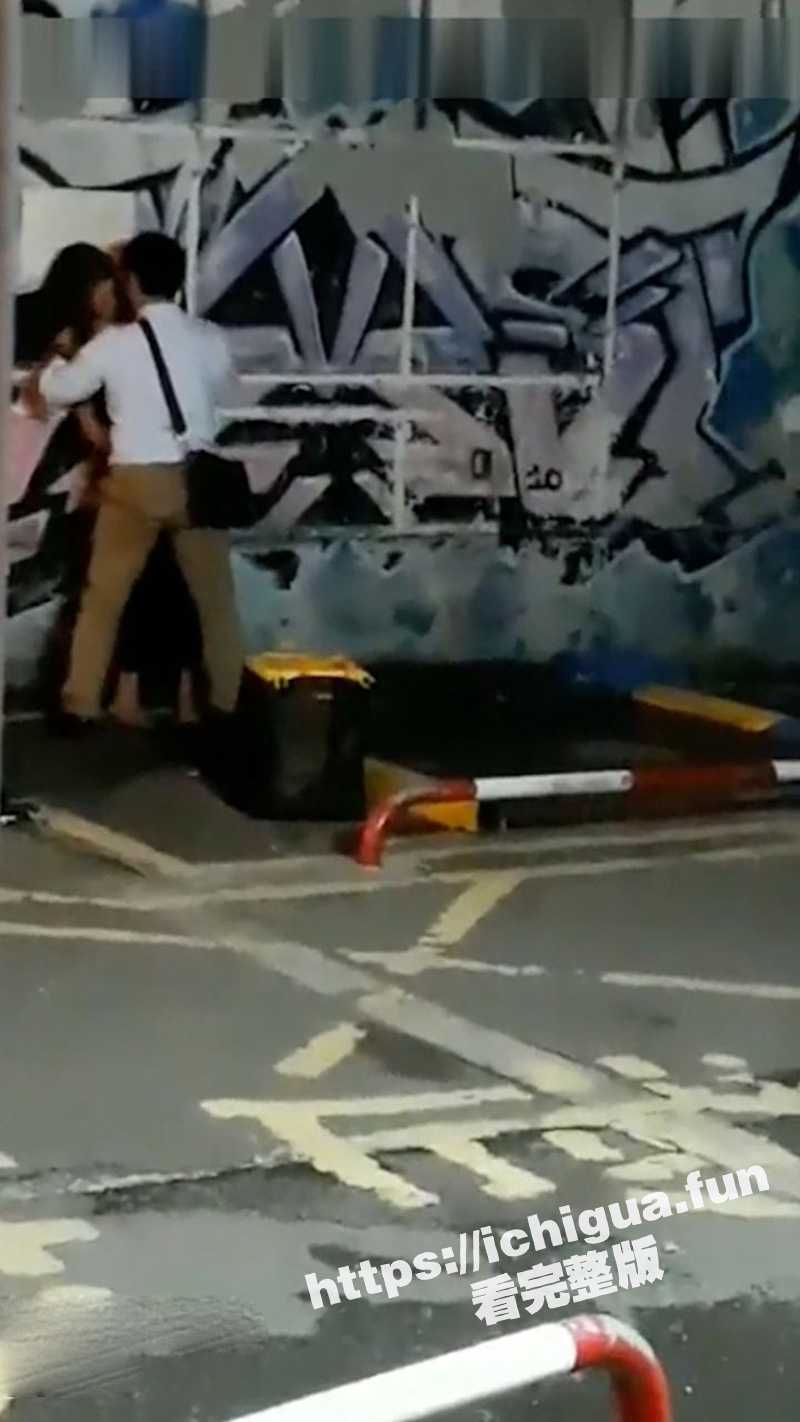 小别胜新婚！小夫妻停车场上演活春宫 老公刚下车就被骚逼老婆拉到停车场 忘我激战！ - 51吃瓜网-51吃瓜网