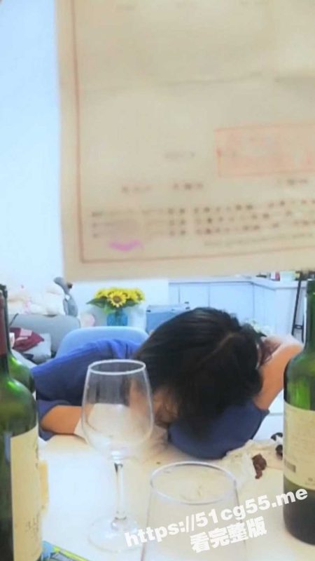 既然正常手段追不到 那只能上手段！找机会灌醉暗恋多年的女神 再慢慢操她的嫩穴！-51吃瓜网