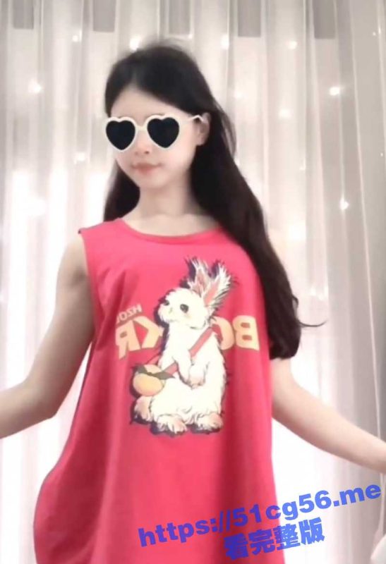 推特极品白虎萝莉 大秀一字马高抬腿裸舞 舞蹈专业的学生反差感很强很诱惑！-51吃瓜网