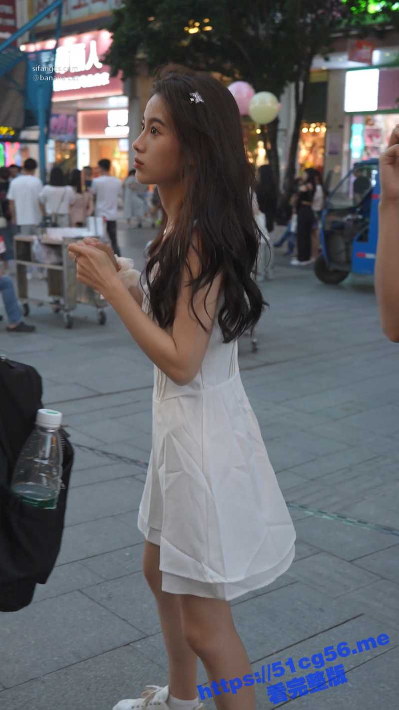 这是刘浩存吗？街头偶遇极品女神 偷拍大神果断跟上抄底偷拍 白裙白内白屁股！ - 51吃瓜网-51吃瓜网