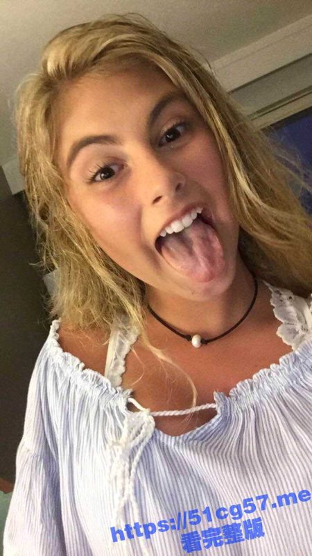 欧美金发骚妇 爱打高尔夫的人妻荡妇 在球场各种勾引有钱人 谁都能操的公交车 被干的嗓子都喊哑了-51吃瓜网