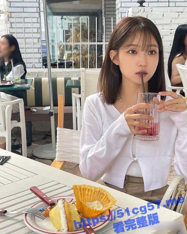 韩国高颜值性感美女 被男友忽悠直播做爱赚钱 妹子的颜值很带劲 身材也是纤细性感 被男友疯舔-51吃瓜网