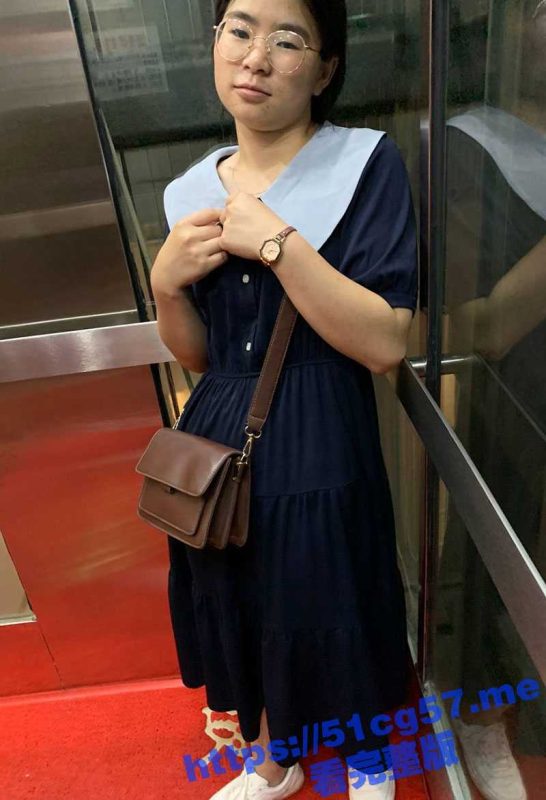 江西某某团后勤老师 范雪 趁下课之余与单男到酒店开钟点房 大胆展示自己的丝袜美腿和美穴！-51吃瓜网