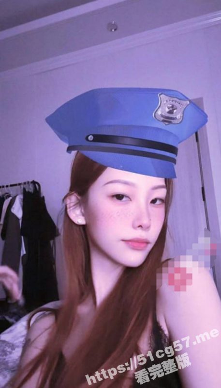 义乌颜值母狗 杨璐莹 被金主爸爸开发调教 小母狗身体极度敏感 轻轻玩她的骚穴就开始哼唧不停-51吃瓜网