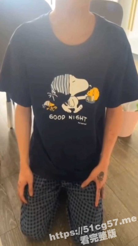 男子偷情撩骚 被女友翻出聊天记录 就算对方有男友也照样吃 被发现后下跪道歉 貌似还被打的浑身是血-51吃瓜网