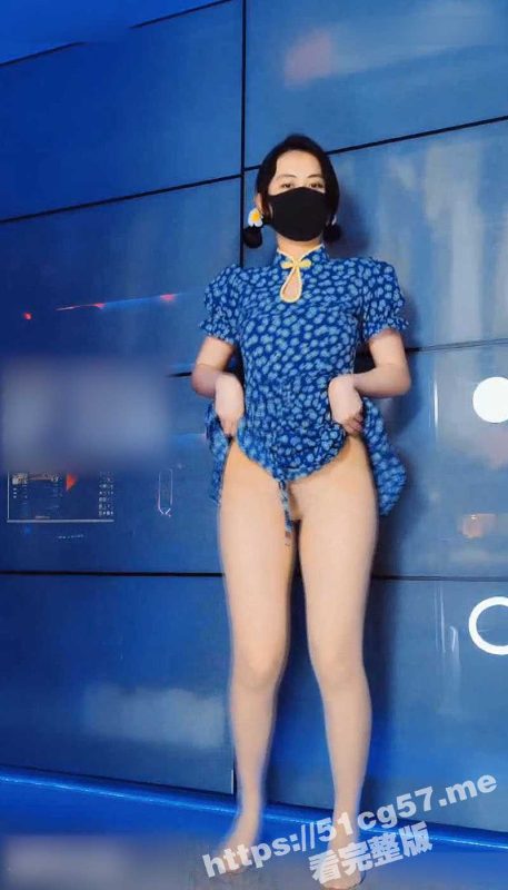 推特抖音网红反差母狗女神 奶咪 蓝色碎花旗袍肉丝骚舞挑逗 道具玩穴诱惑 新感觉新刺激 依旧是骚气外露-51吃瓜网